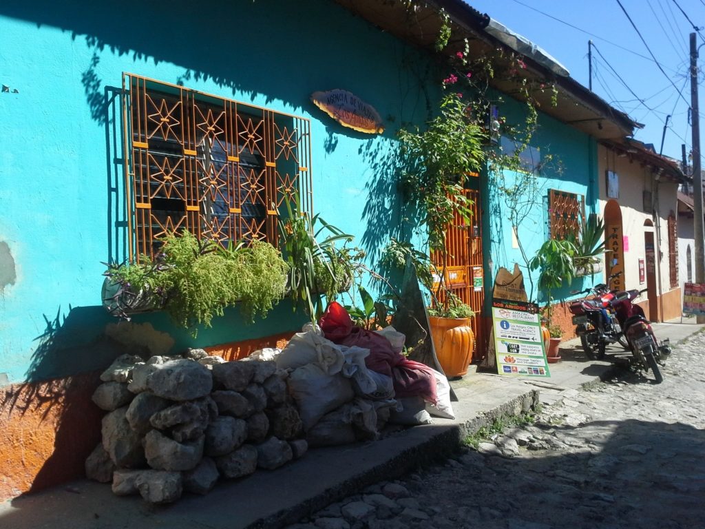 Los Amigos Hostel Flores Guatemala