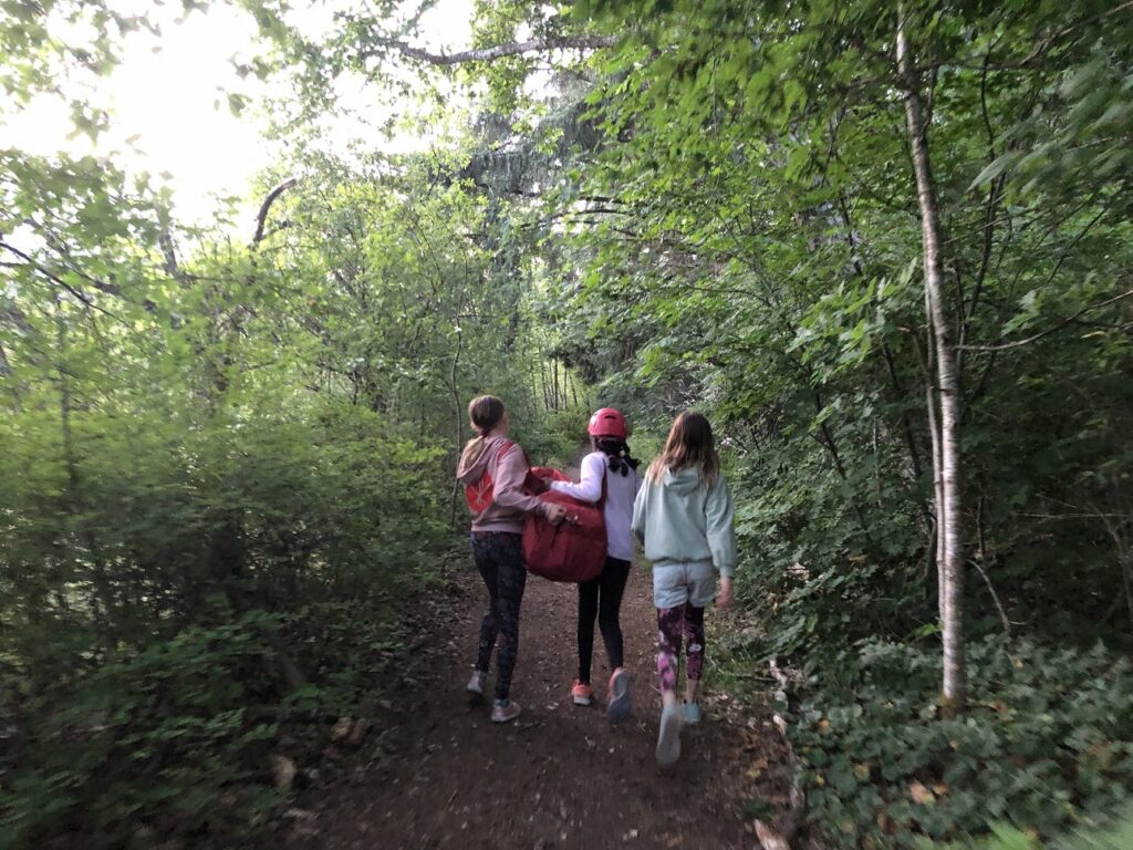 Free and Easy trail - Kids Climbing in Squamish Free and Easy Area