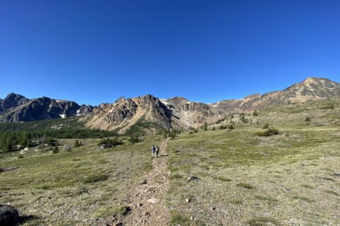 Cathedral Lakes Rim Trail