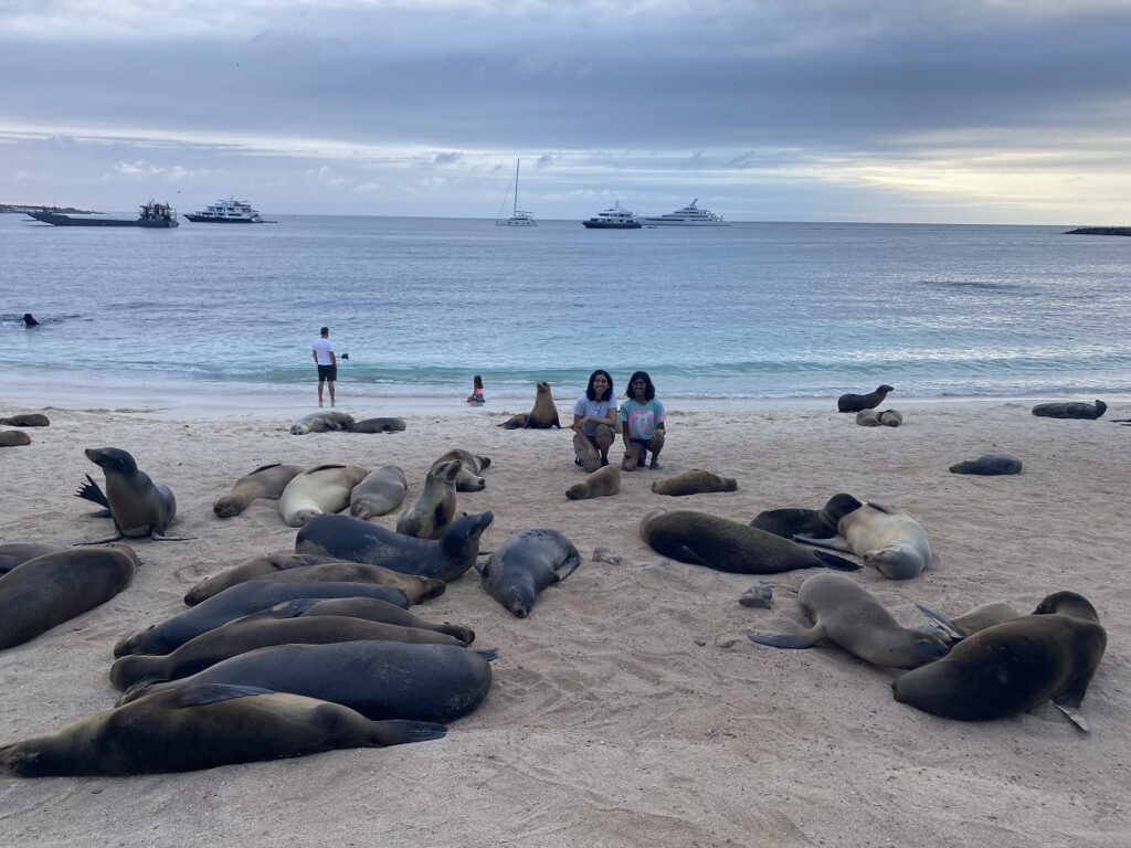 Ecuador San Cristobal Playa Mann
